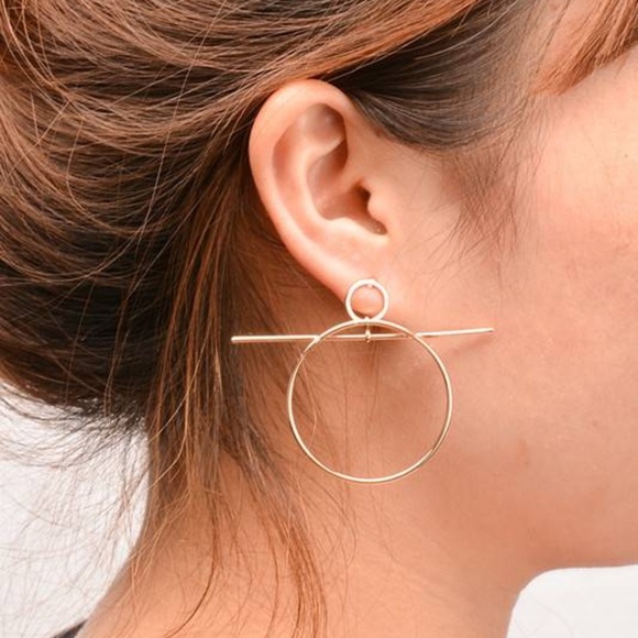 🆑 Geo Bar Hoops in Gold - Picture 2 of 5